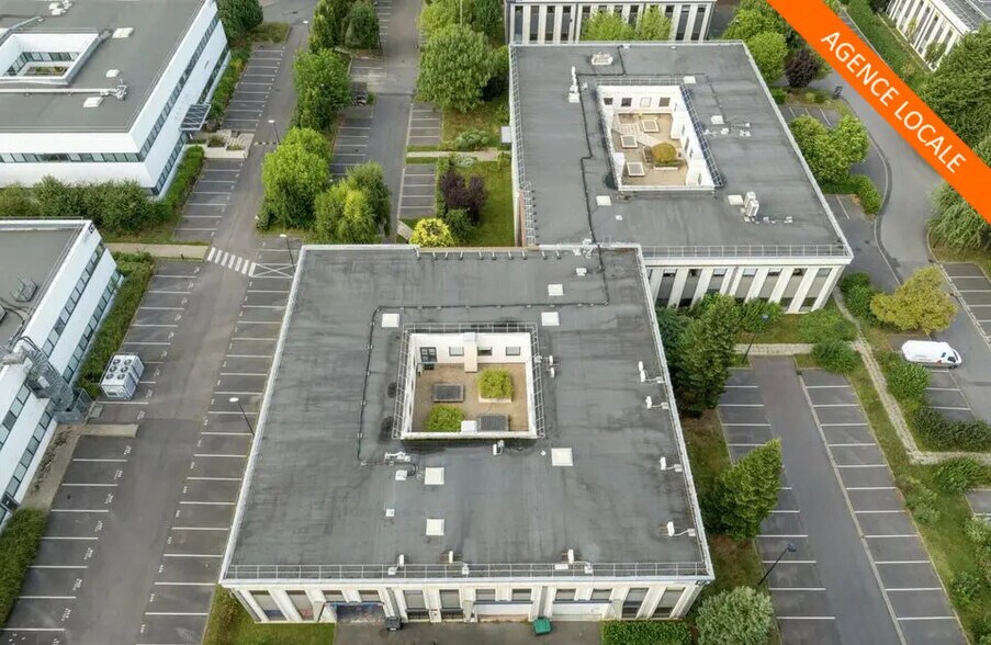 Local d’activités dans Cergy à louer - Photo de l’immeuble – Image 3 sur 10