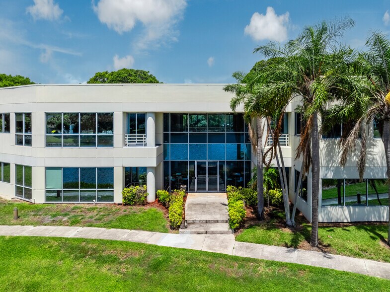 5500 Village Blvd, West Palm Beach, FL à vendre - Photo de l’immeuble – Image 2 sur 19