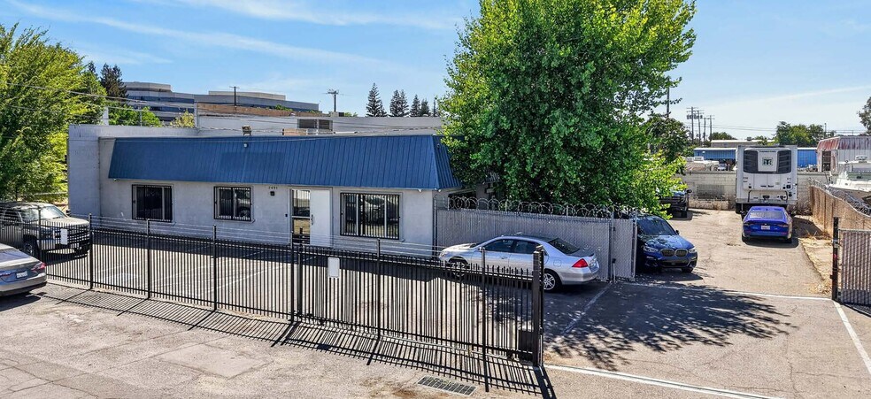 2401 Manning Streets portefeuille de 2 biens à vendre sur LoopNet.fr - Photo de l’immeuble – Image 1 sur 9