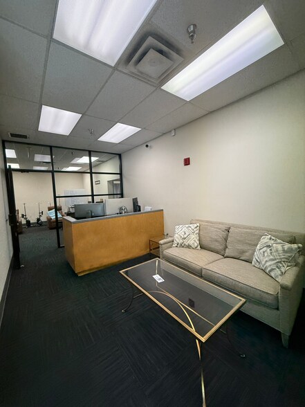 709 City Center Blvd, Newport News, VA à louer - Photo de l’immeuble – Image 3 sur 7