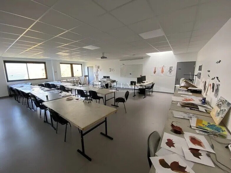 Bureau dans Trappes à louer - Photo de l’immeuble – Image 3 sur 3