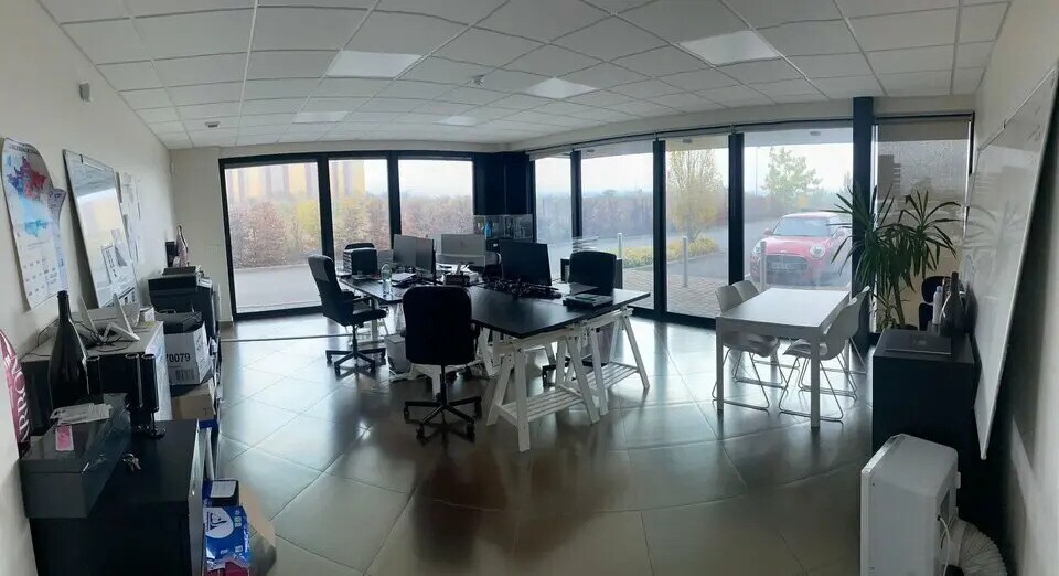 Local d’activités dans Reims à louer - Photo de l’immeuble – Image 2 sur 6