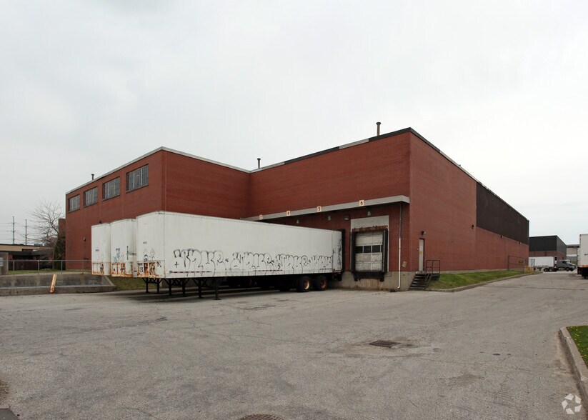 125 Bermondsey Rd, Toronto, ON à louer - Photo de l’immeuble – Image 3 sur 3