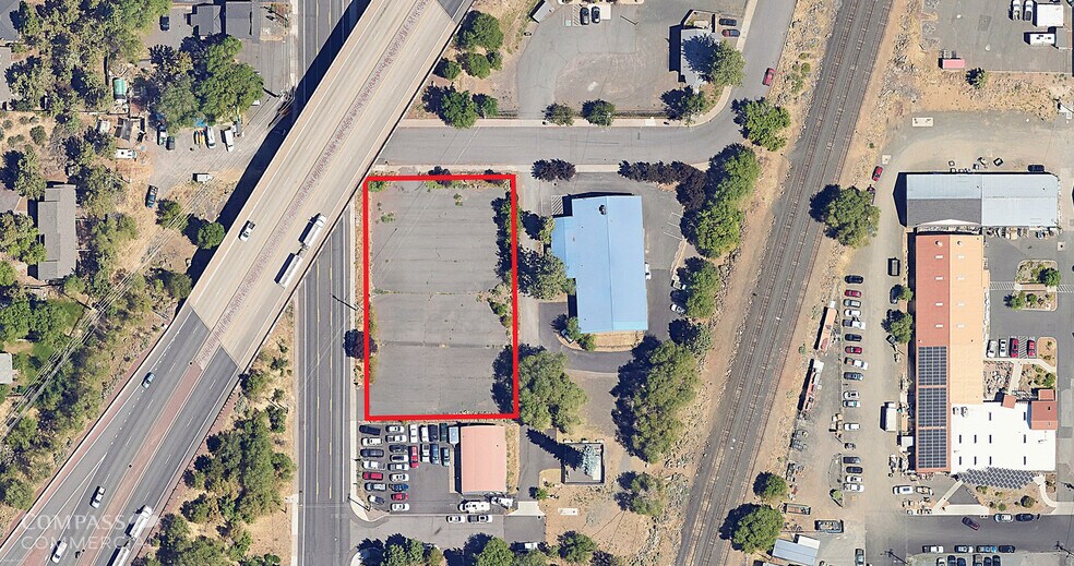 127 NE Underwood Ave, Bend, OR à louer - Photo de l’immeuble – Image 1 sur 5