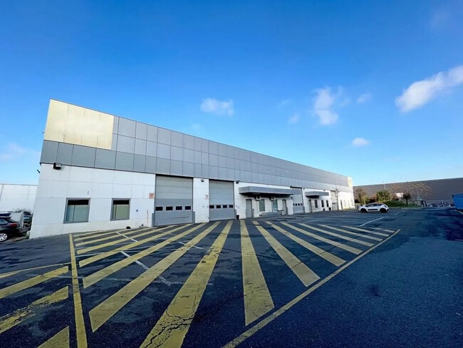 Plus de détails pour 101 Rue De La Bongarde, Gennevilliers - Bureau, Local d'activités à louer