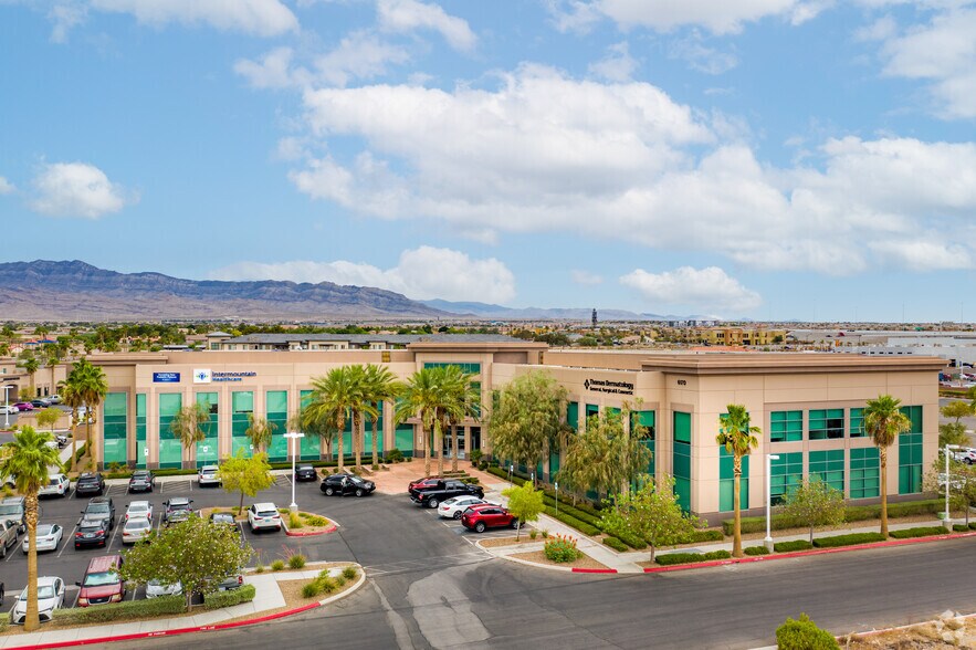 6170 N Durango Dr, Las Vegas, NV à louer - Photo de l’immeuble – Image 2 sur 4