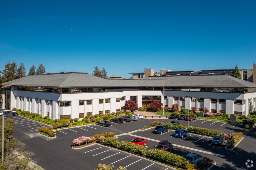 805 Veterans Blvd, Redwood City, CA à louer - Photo de l’immeuble – Image 1 sur 18