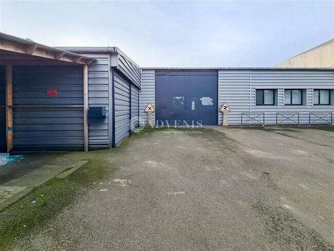 Plus de détails pour Local d'activités à louer