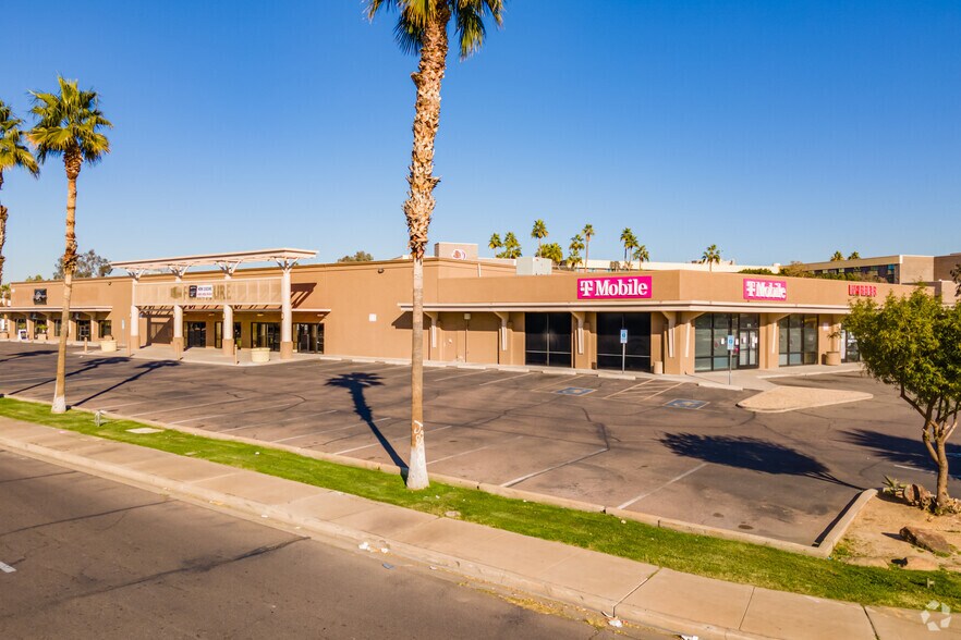 10215 N 28th Dr, Phoenix, AZ à louer - Photo de l’immeuble – Image 2 sur 16
