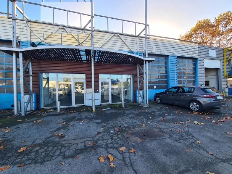 Local commercial dans Évry-Courcouronnes à louer - Photo de l’immeuble – Image 2 sur 10