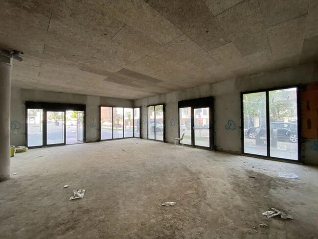 Plus de détails pour Local commercial à louer