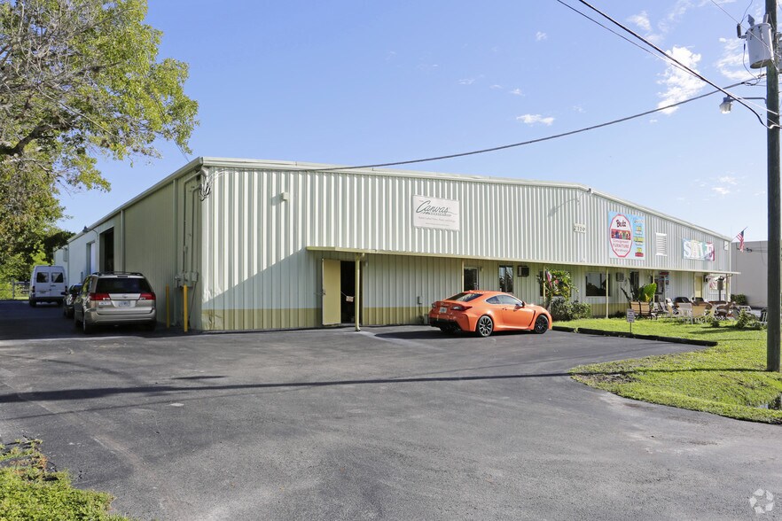 2130 Andrea Ln, Fort Myers, FL à louer - Photo principale – Image 1 sur 12