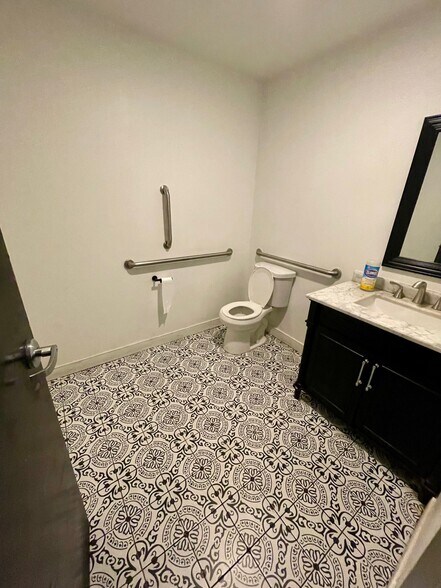 1215 E Main St, Richmond, VA à louer - Photo de l’immeuble – Image 3 sur 7