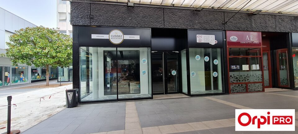 Local commercial dans Saint-Brieuc à louer - Photo de l’immeuble – Image 2 sur 4