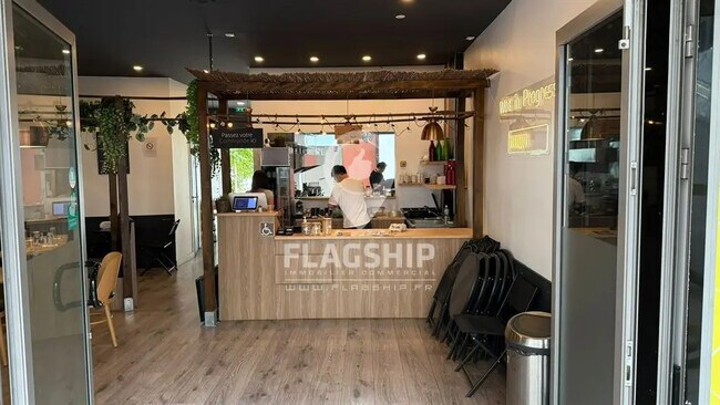 Plus de détails pour Local commercial à louer