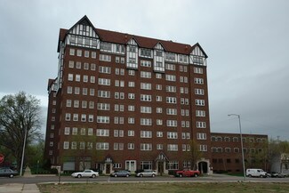 Plus de détails pour 3241 E Douglas Ave, Wichita, KS - Logement à vendre