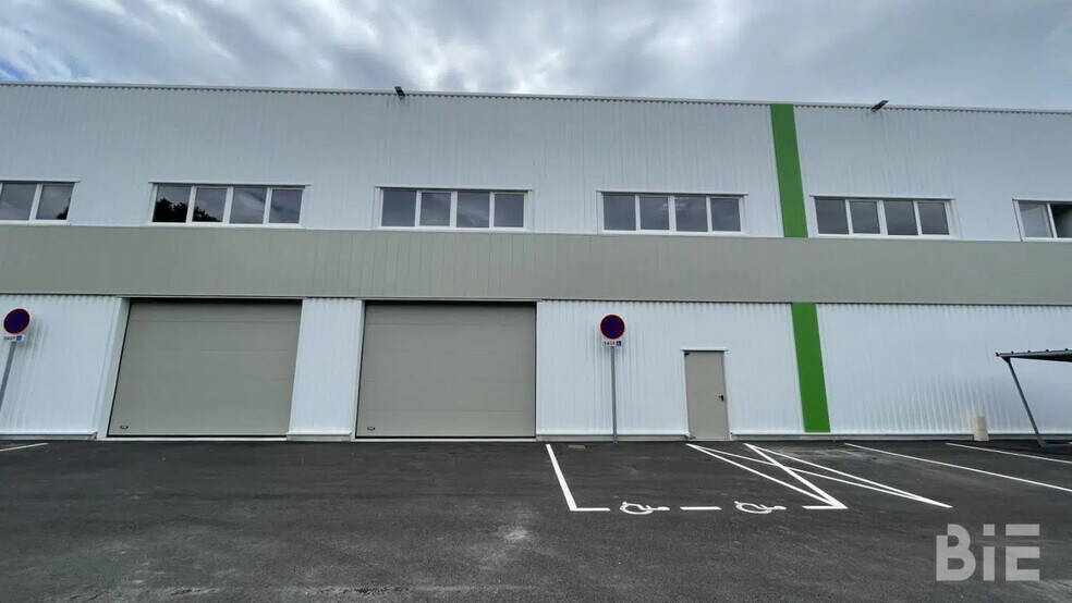 Local d'activités dans Tresses à vendre - Photo de l’immeuble – Image 2 sur 7