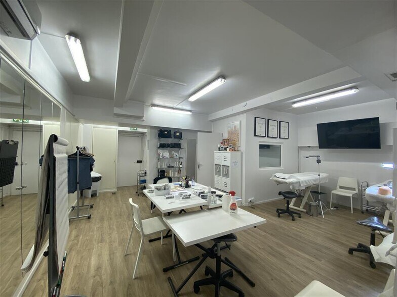 Bureau dans Paris à louer - Photo de l’immeuble – Image 2 sur 9