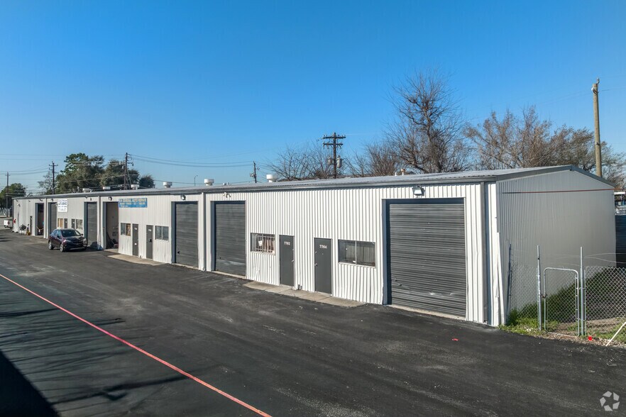 7752 Hammerly Blvd, Houston, TX à louer - Photo de l’immeuble – Image 2 sur 6