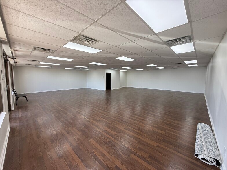 6124 E 51st Pl, Tulsa, OK à louer - Photo de l’immeuble – Image 3 sur 4