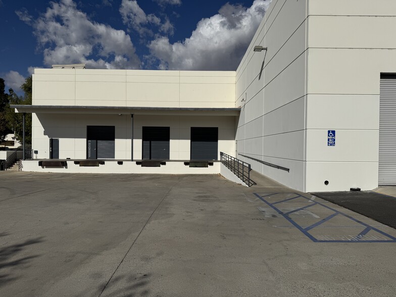 25000 Avenue Stanford, Valencia, CA à louer - Photo de l’immeuble – Image 3 sur 7