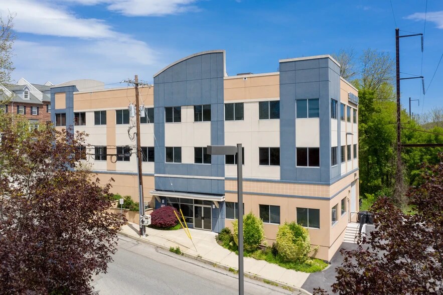 401 E Elm St, Conshohocken, PA à louer - Photo de l’immeuble – Image 2 sur 15