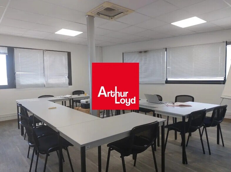 Bureau dans La Valette-du-Var à louer - Photo de l’immeuble – Image 1 sur 8