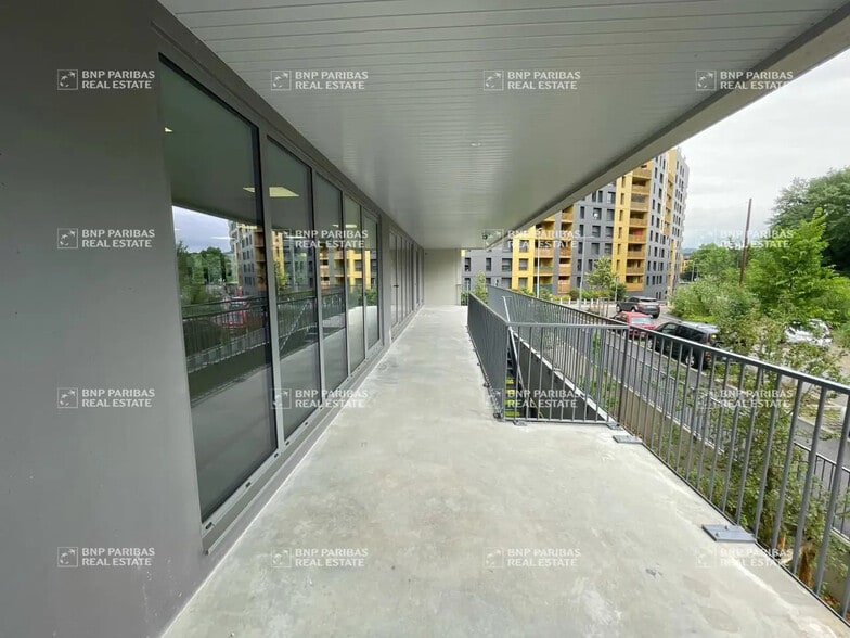 Bureau dans Échirolles à louer - Photo de l’immeuble – Image 2 sur 15