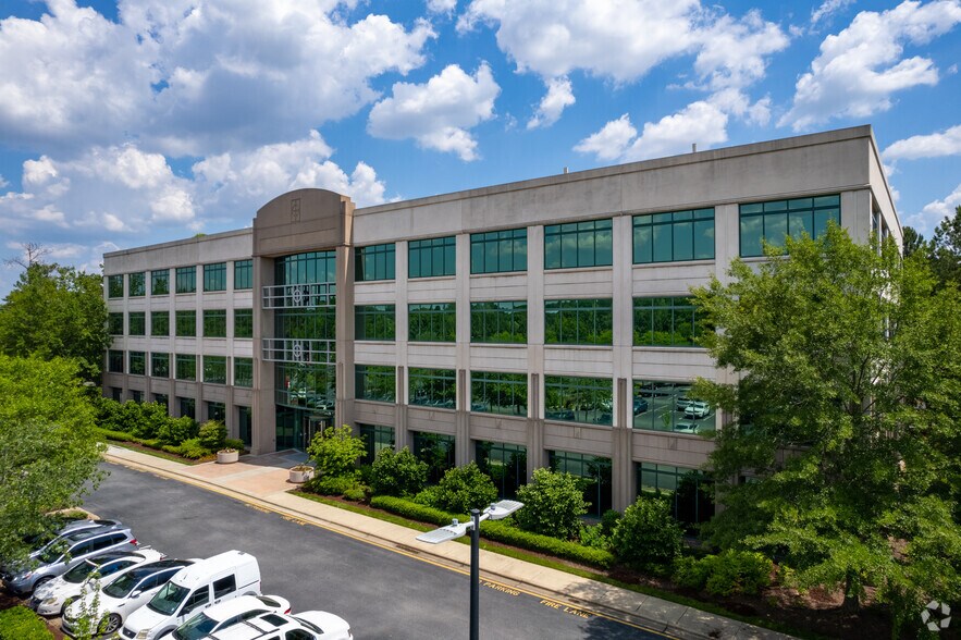 2530 Meridian Pky, Durham, NC à louer - Photo principale – Image 1 sur 39