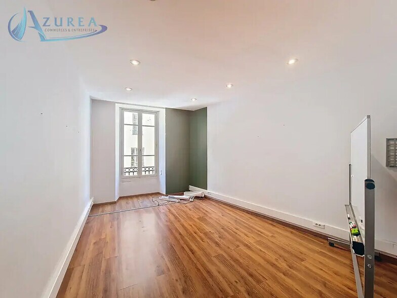 Bureau dans Nice à louer - Photo de l’immeuble – Image 1 sur 9