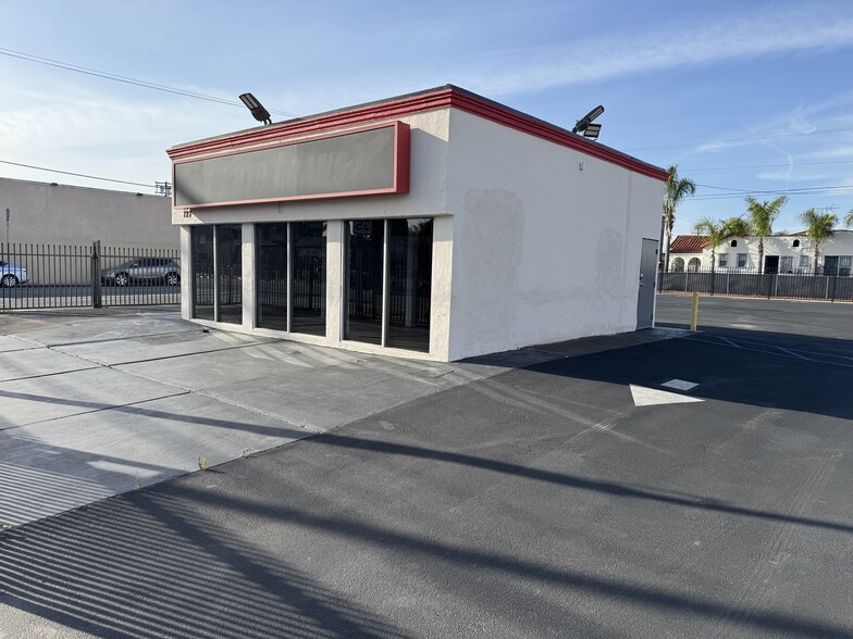 727 W Anaheim St, Wilmington, CA à louer - Photo de l’immeuble – Image 1 sur 9