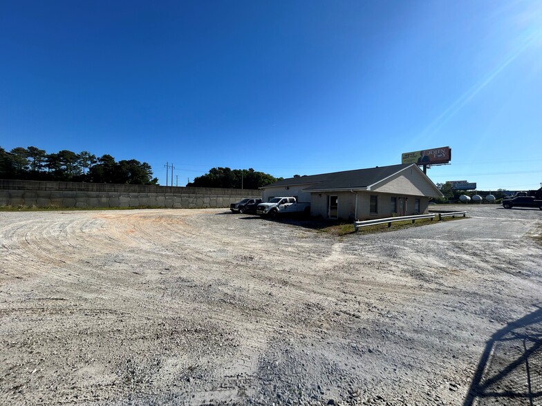 87 Royal Dr, Forest Park, GA à louer - Photo de l’immeuble – Image 3 sur 6