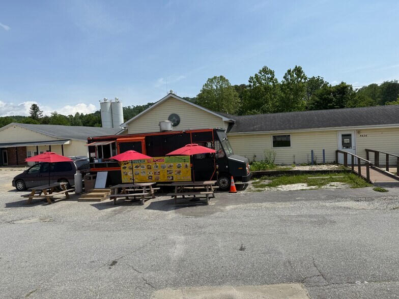 5426 Asheville Hwy, Hendersonville, NC à vendre - Photo de l’immeuble – Image 3 sur 13