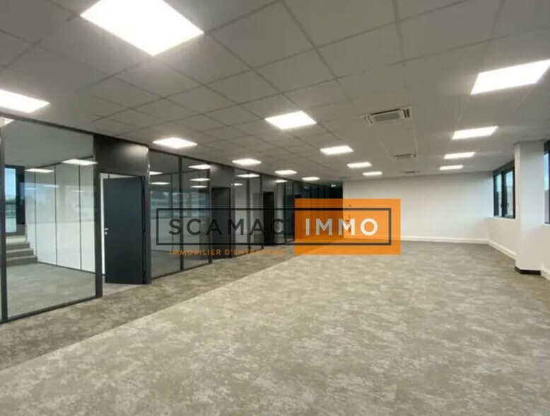 100 Avenue De Verdun, Villeneuve-la-Garenne à louer - Photo de l’immeuble – Image 1 sur 5