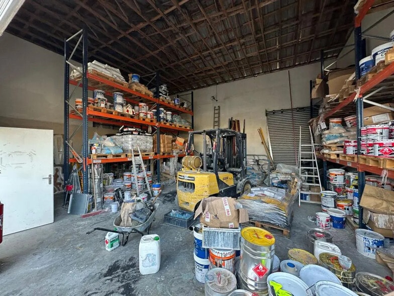 Local d'activités dans Puget-sur-Argens à vendre - Photo de l’immeuble – Image 1 sur 5