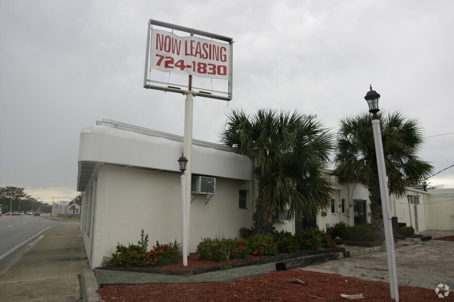 1367 Cypress Ave, Melbourne, FL à vendre - Photo de l’immeuble – Image 3 sur 4