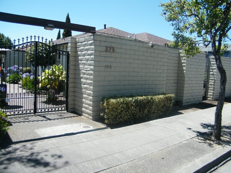 2275 Washington Ave, San Leandro, CA à vendre - Photo de l’immeuble – Image 3 sur 12