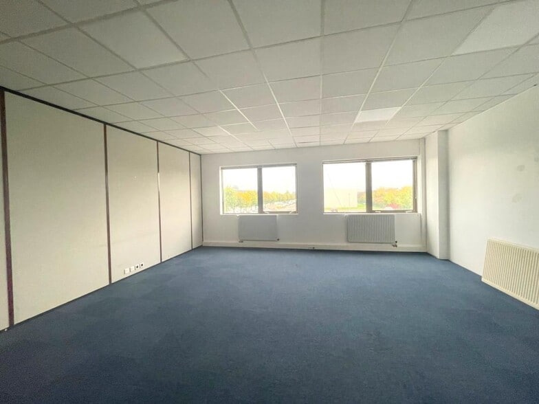 Bureau dans Poissy à louer - Photo intérieure – Image 3 sur 9
