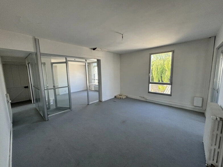Bureau dans Houilles à louer - Photo de l’immeuble – Image 2 sur 9