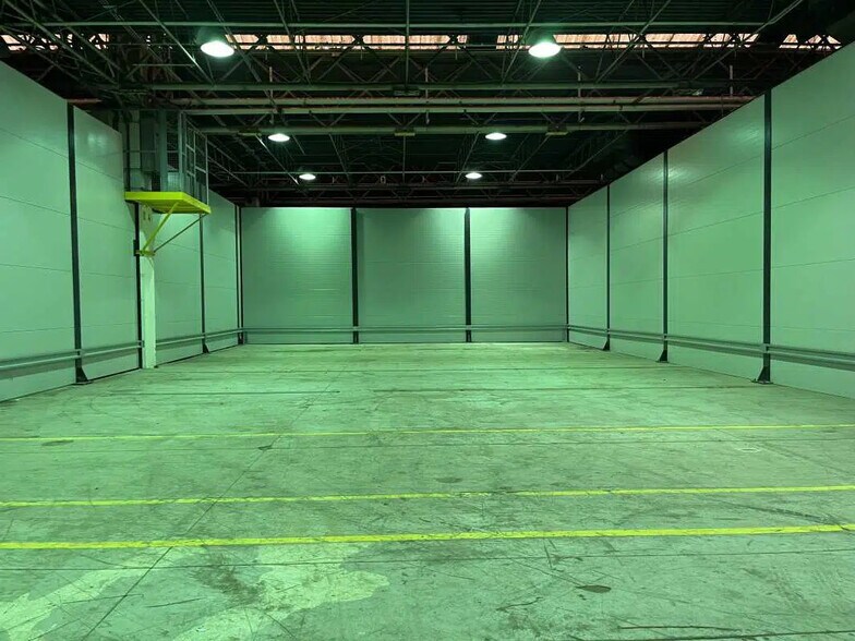 Local d’activités dans Montataire à louer - Photo intérieure – Image 2 sur 3