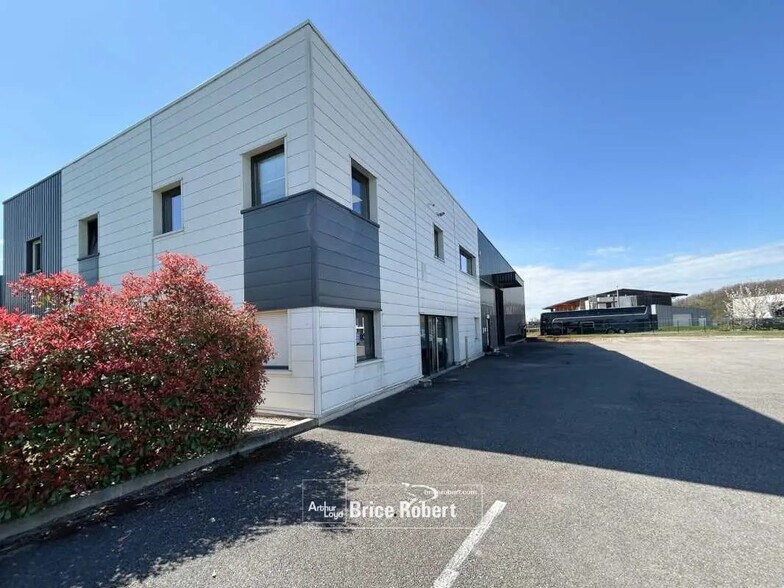 Local d'activités dans Janneyrias à vendre - Photo de l’immeuble – Image 1 sur 5