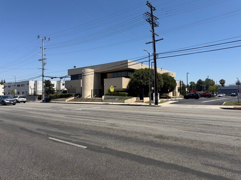10324 Balboa Blvd, Granada Hills, CA à louer - Photo principale – Image 1 sur 1
