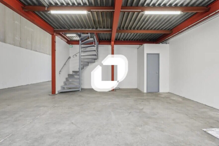 Local d’activités dans Champigny-sur-Marne à louer - Photo de l’immeuble – Image 3 sur 9