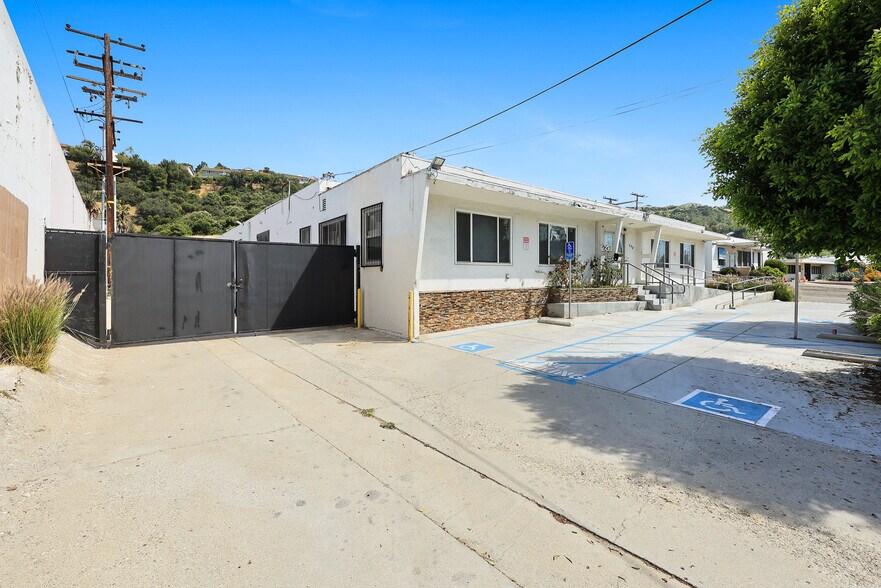 548 Monterey Pass Rd, Monterey Park, CA à louer - Photo de l’immeuble – Image 3 sur 18
