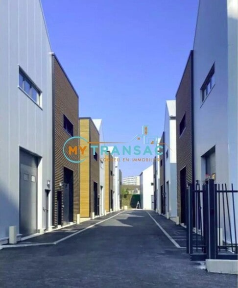 Local d’activités dans Bagnolet à louer - Photo de l’immeuble – Image 2 sur 6