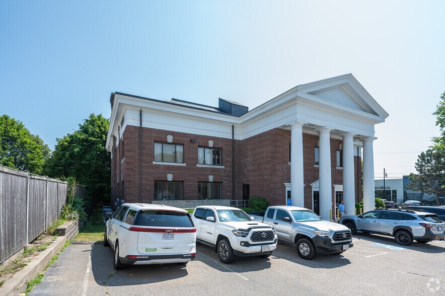 385 Court St, Plymouth, MA à louer - Photo de l’immeuble – Image 3 sur 6