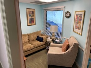 2121 W Magnolia Blvd, Burbank, CA à louer Photo intérieure– Image 1 sur 2