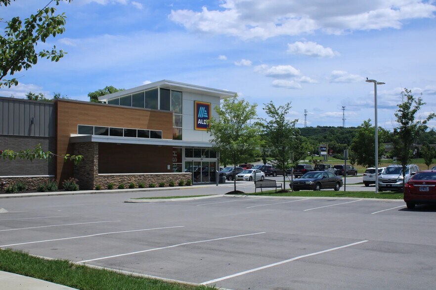 South Church Street, Murfreesboro, TN à louer - Photo principale – Image 1 sur 4