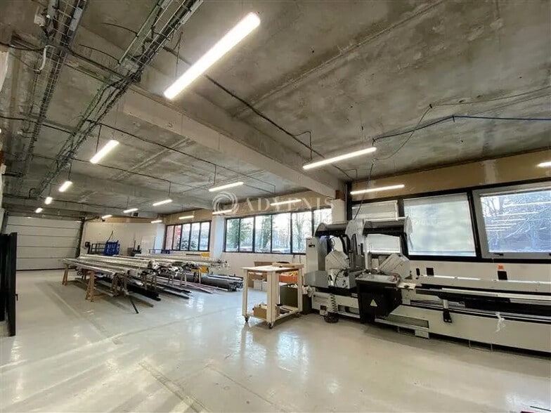 Local d’activités dans Montigny-le-Bretonneux à louer - Photo intérieure – Image 2 sur 7