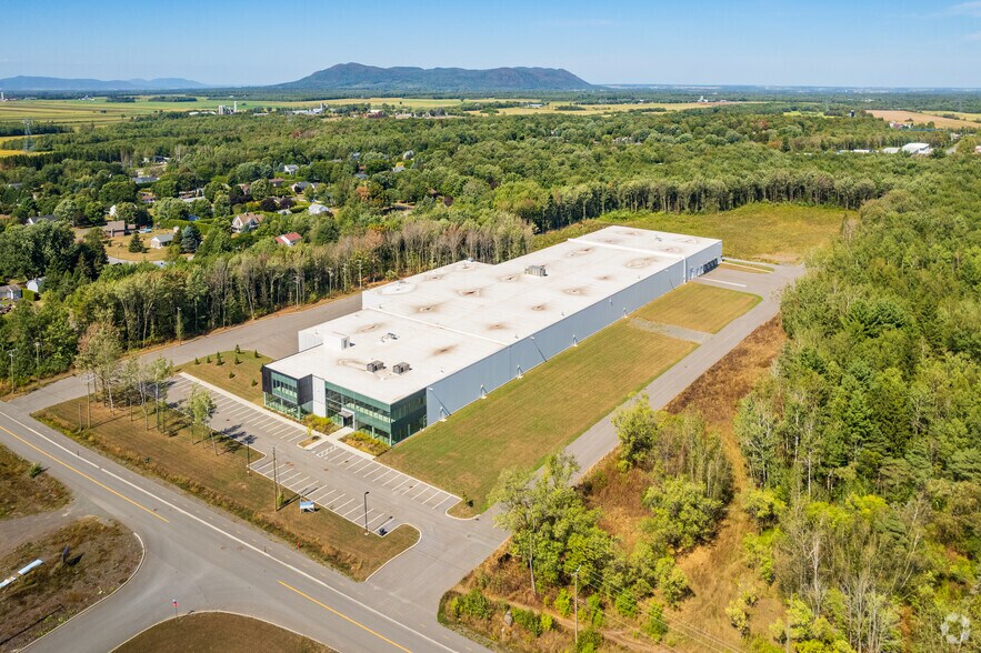 1110 Rue Bousquet, Granby, QC à louer - Photo de l’immeuble – Image 1 sur 21